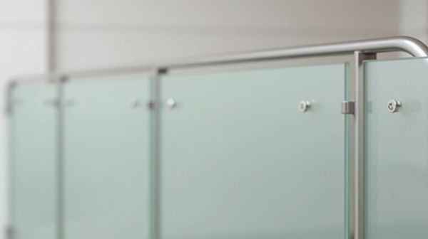 Pourquoi opter pour un garde corps en verre à la fois moderne et sécurisant